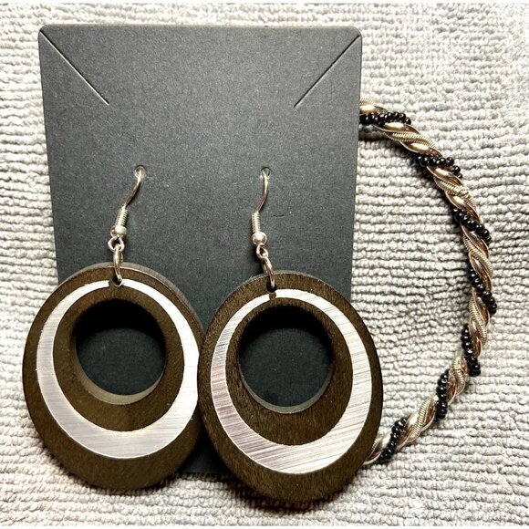 Faceted clear bead necklace, Silver & Black bangle bracelet and dangle earrings - Picture 7 of 11